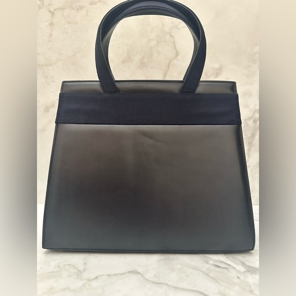 Salvatore Ferragamo Vara Ribbon Leather Tote
Pre loved - Picture 3 of 14